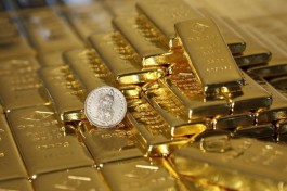 Gold jumps to record highs amid trade war fears over Greenland
