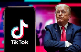 ترامب يدرس منع تطبيقات «تيك توك» و«وي تشـات»
