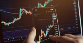 Market turmoil after surprising data, and gold breaks $1990 with a collective drop in commodities