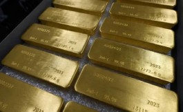 Gold falls on profit-taking