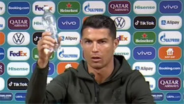  "كوكا كولا" تخسر 5 مليارات دولار بسبب "كريستيانو رونالدو"