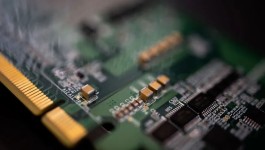 Washington authorizes the sale of 70,000 artificial intelligence chips to Saudi Arabia and the UAE.