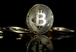 Bitcoin holds below $85,000 as US Treasury yields rise and leverage falls