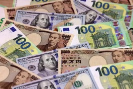 The euro is stable ahead of the European Central Bank's decision, amid escalating tensions in the Middle East.