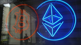 Bitcoin, Ethereum Drop as Risk Aversion Spreads