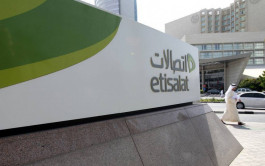 To prepare for the fifth generation ... How much did Etisalat and du spend on networks?