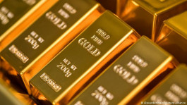 The price of gold fell due to pressures from the rise in US Treasury bond yields and anticipation of a meeting of the Federal Reserve