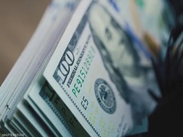 الدولار يسجل أسوأ أداء سنوي منذ 2017 مع توقعات بمزيد من الضعف