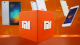 Xiaomi shares fall to a 7-month low after a smartphone warning