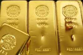 Gold steady after hitting record high on rate cut hopes