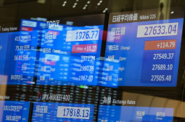 Caution dominates global stocks amid anticipation of central bank meetings