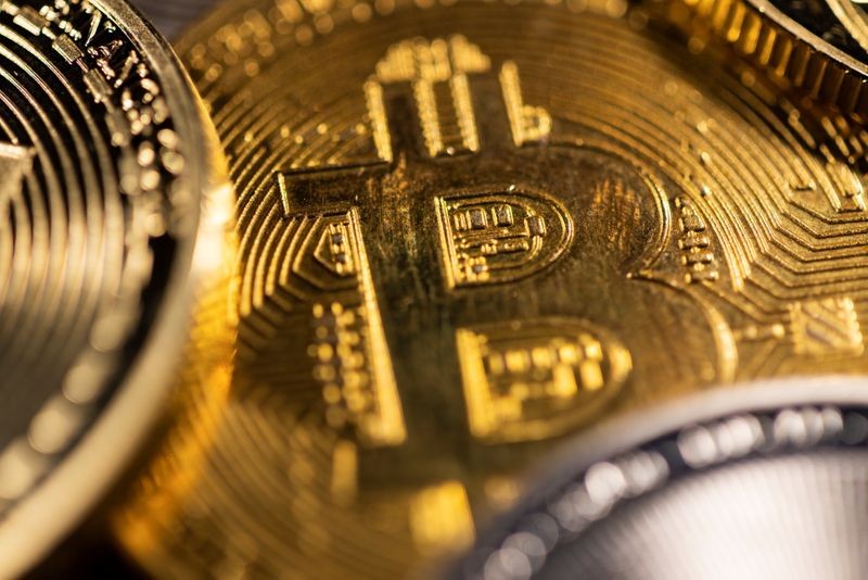 بيتكوين يرتفع إلى 115 ألف دولار بفضل تفاؤل التجارة الأمريكية الصينية
