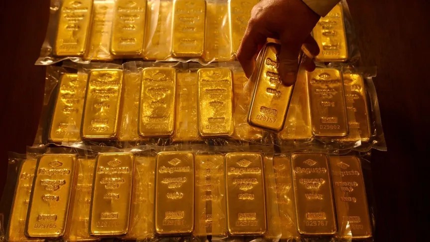 الذهب يواصل الانهيار بعد كسر حاجز 4,000 دولار وسط ترقب لبيانات هامة 